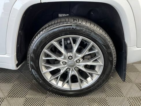 Used 2023 Jeep Grand Cherokee Summit AWD/4WD image 11
