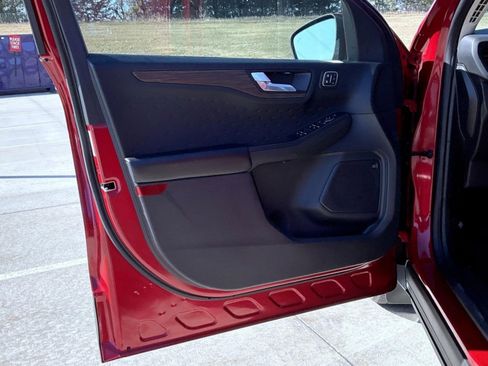 Used 2020 Ford Escape Titanium w/ Titanium Premium Package 2.0 image 9