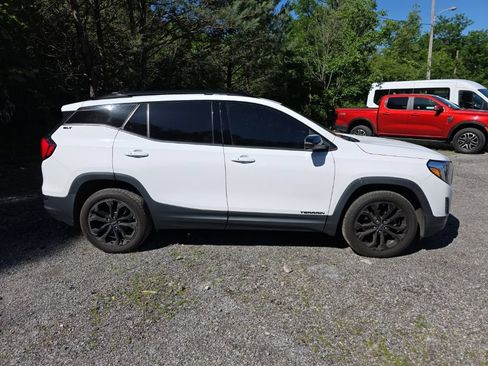 Used 2019 GMC Terrain SLT w/ Preferred Package AWD/4WD image 2