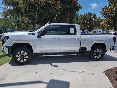 Used 2024 GMC Sierra 2500 Denali w/ Denali Reserve Package AWD/4WD image 7