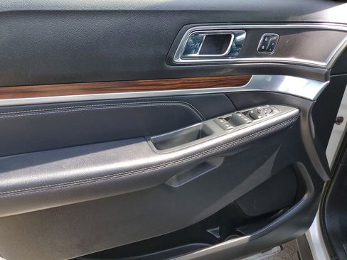 Used 2018 Ford Explorer Limited FWD image 15