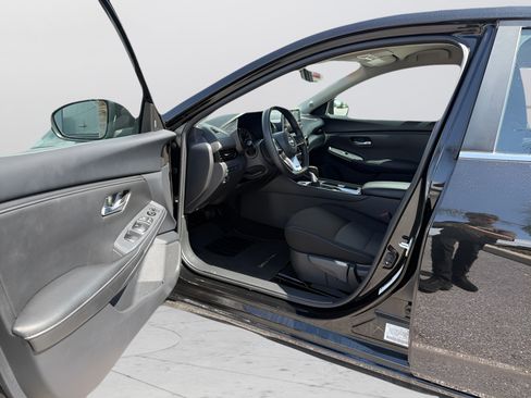 Used 2025 Nissan Sentra SV FWD image 11
