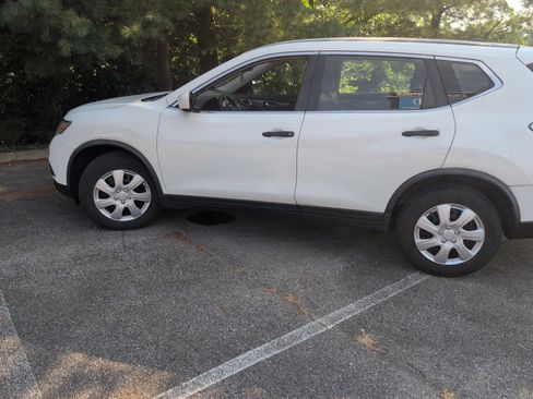 Used 2016 Nissan Rogue S FWD image 4