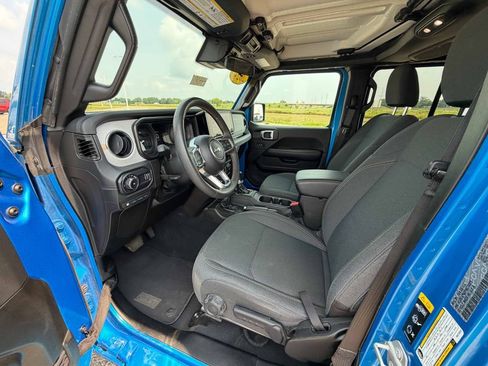 Used 2024 Jeep Wrangler Unlimited Sahara AWD/4WD image 16