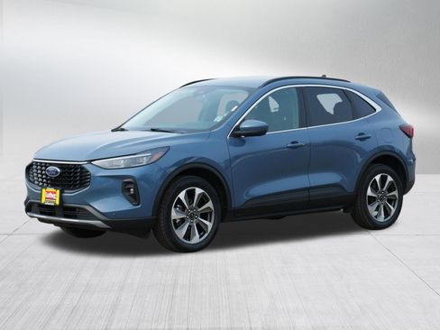 Used 2024 Ford Escape Platinum image 3