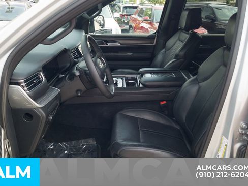 Used 2023 Jeep Wagoneer L Series II image 17