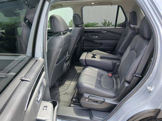 Used 2025 Honda Pilot Touring image 12