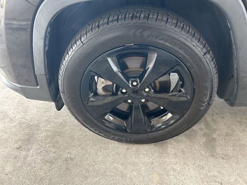 Used 2019 Jeep Cherokee Latitude Plus image 13