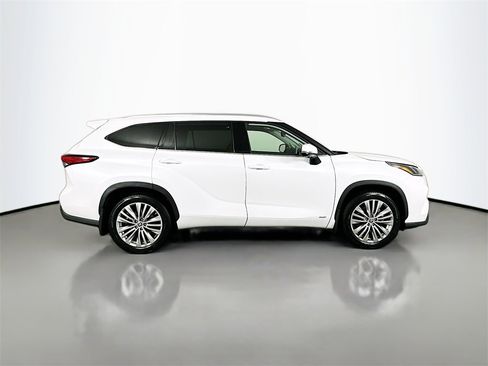 Used 2023 Toyota Highlander Platinum image 8