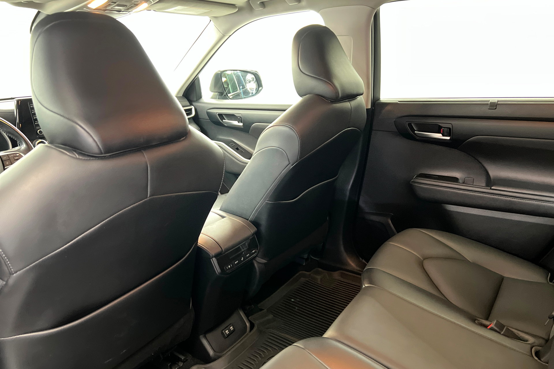 Certified 2021 Toyota Highlander XLE AWD/4WD image 20