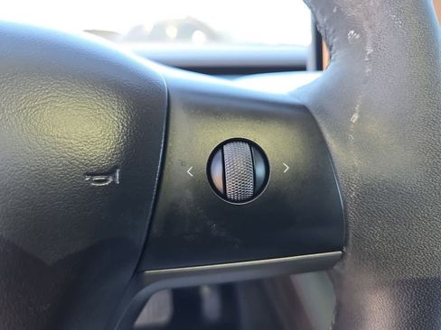 Used 2024 Tesla Model Y 2WD image 22