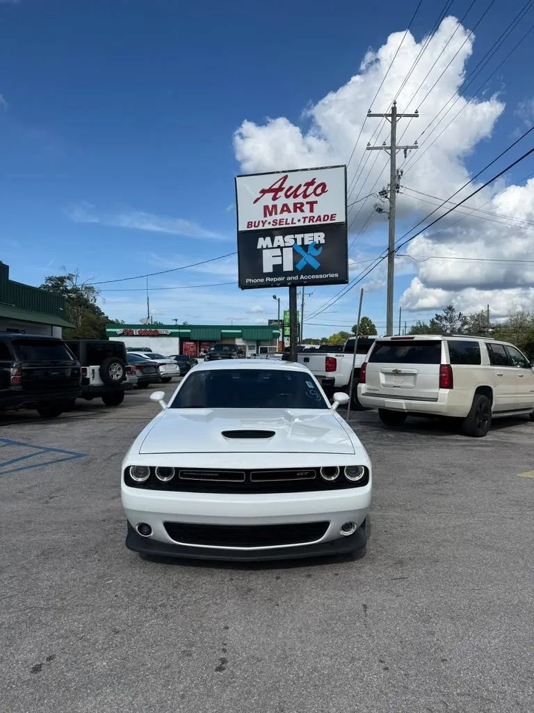 Used 2022 Dodge Challenger GT RWD image 2