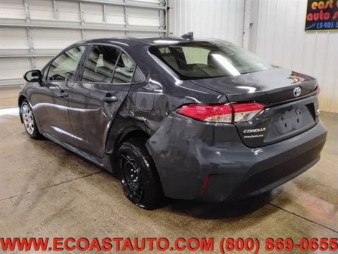 Used 2025 Toyota Corolla LE image 3