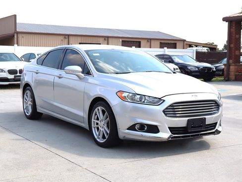 Used 2013 Ford Fusion SE FWD image 9