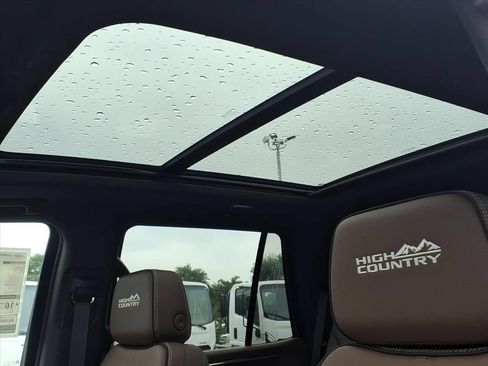 New 2026 Chevrolet Tahoe High Country AWD/4WD image 16