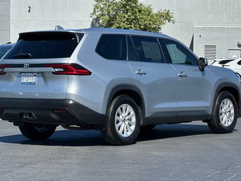 Used 2025 Toyota Grand Highlander AWD Hybrid image 2