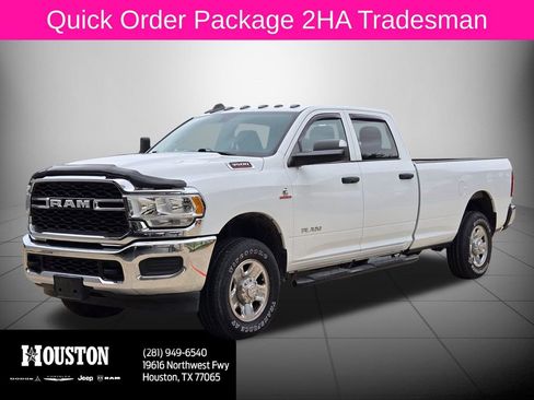 Used 2022 RAM 3500 Tradesman w/ Chrome Appearance Group AWD/4WD image 9