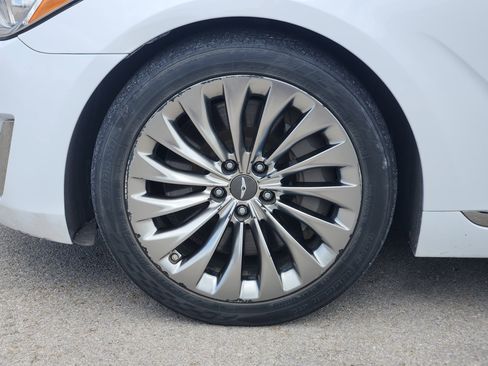 Used 2017 Genesis G90 3.3T Premium RWD image 10