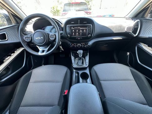 Used 2025 Kia Soul LX w/ LX Technology Package FWD image 31