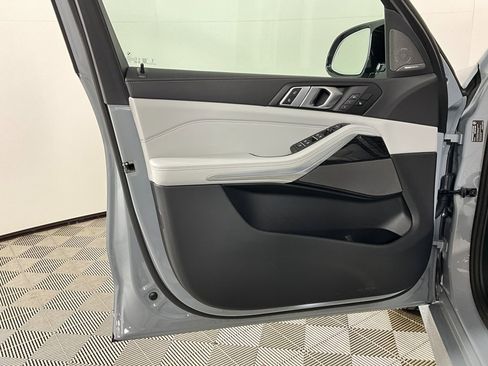 Used 2026 BMW X5 M60i w/ M Sport Professional Package image 18