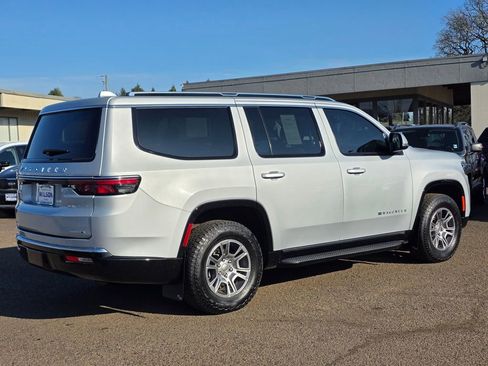 Used 2022 Jeep Wagoneer Series I image 2