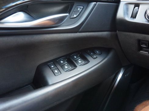 Used 2019 Cadillac Escalade Platinum image 44