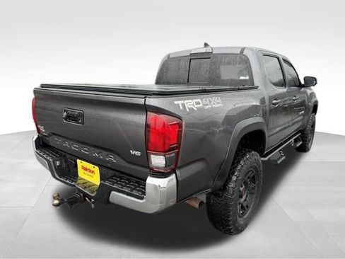 Used 2018 Toyota Tacoma TRD Off-Road image 8