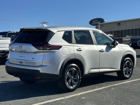 Used 2024 Nissan Rogue SV image 8