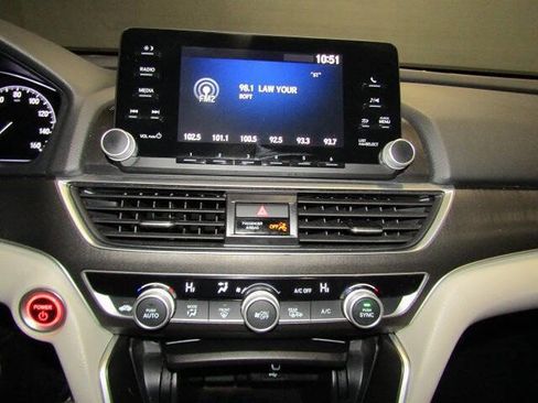 Used 2018 Honda Accord Hybrid image 9