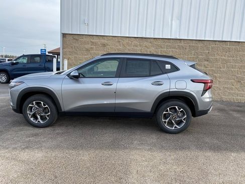 New 2026 Chevrolet Trax LT w/ Driver Confidence Package image 8