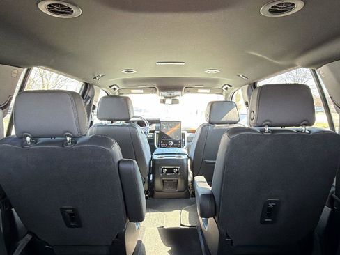Used 2025 GMC Yukon XL Denali AWD/4WD image 39