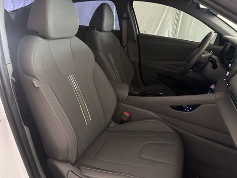 Used 2025 Hyundai Elantra Sport FWD image 19