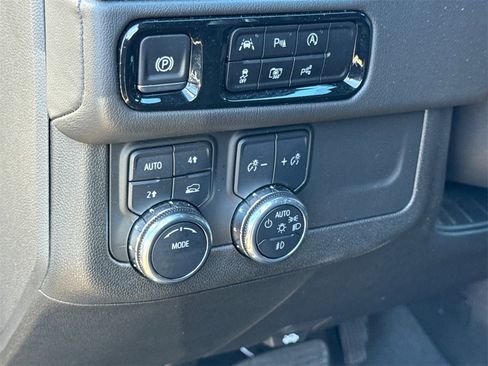 Used 2025 GMC Yukon Denali image 10