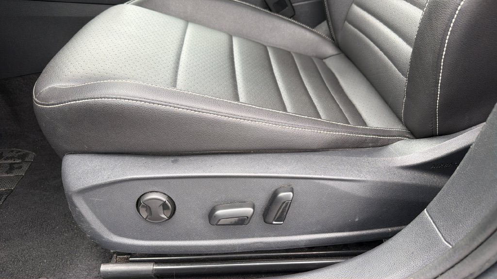 Used 2024 Volkswagen Jetta SE FWD image 15