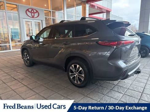 Certified 2021 Toyota Highlander XLE image 13