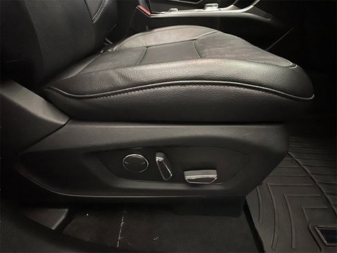 Used 2020 Ford Explorer Limited image 14