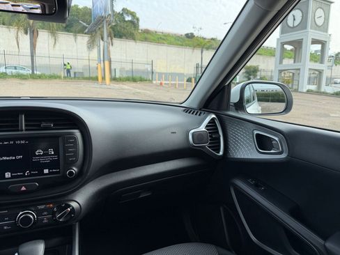 Used 2025 Kia Soul LX w/ LX Technology Package image 33