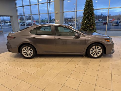 Used 2022 Toyota Camry LE image 6