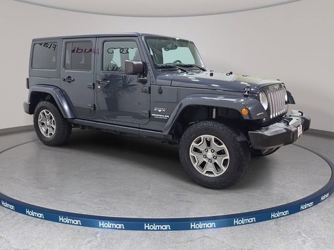 Used 2017 Jeep Wrangler Unlimited Sahara w/ Connectivity Group AWD/4WD image 5
