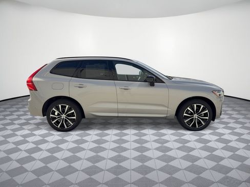 Used 2024 Volvo XC60 B5 Plus AWD/4WD image 8