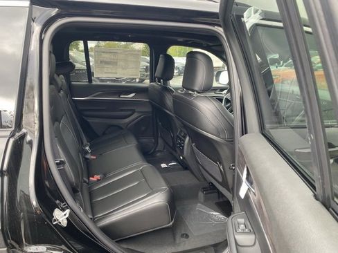 New 2025 Jeep Grand Cherokee Limited image 32