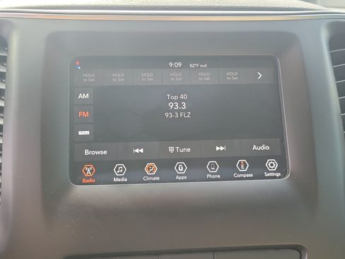 Used 2019 Jeep Cherokee Latitude w/ Popular Appearance Group AWD/4WD image 22