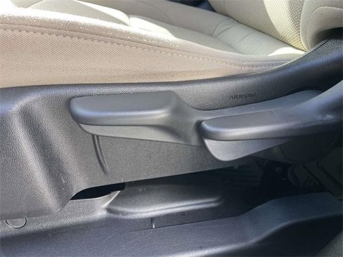 Used 2023 Chevrolet Traverse LS image 16