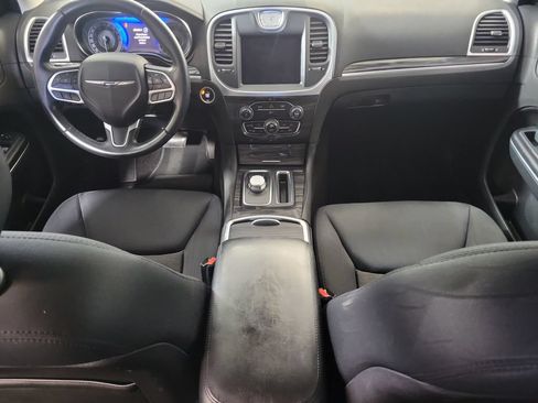 Used 2018 Chrysler 300 Touring RWD image 14