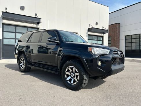 Used 2020 Toyota 4Runner TRD Off-Road Premium AWD/4WD image 2