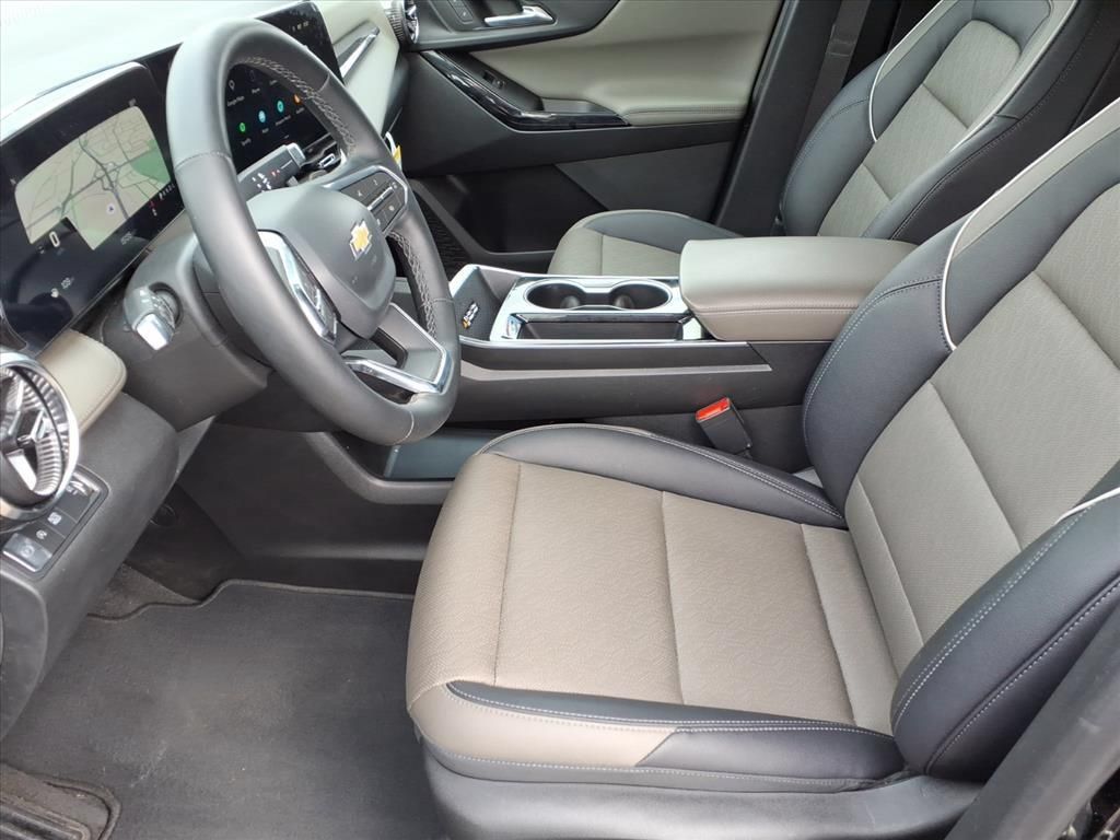 Used 2025 Chevrolet Equinox LT w/ Convenience Package II FWD image 12