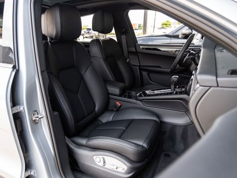 Certified 2026 Porsche Macan AWD/4WD image 47