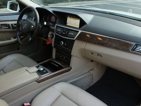 Used 2011 Mercedes-Benz E 350 4MATIC Sedan image 22