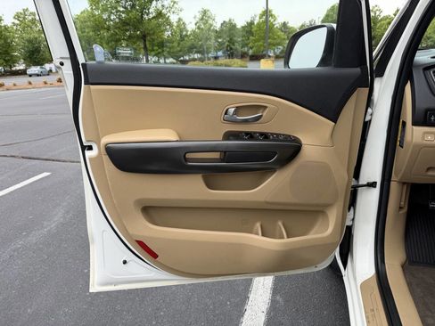Used 2016 Kia Sedona LX FWD image 8