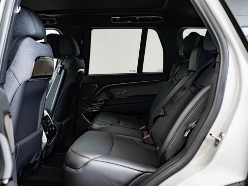 New 2026 Land Rover Range Rover SV image 43